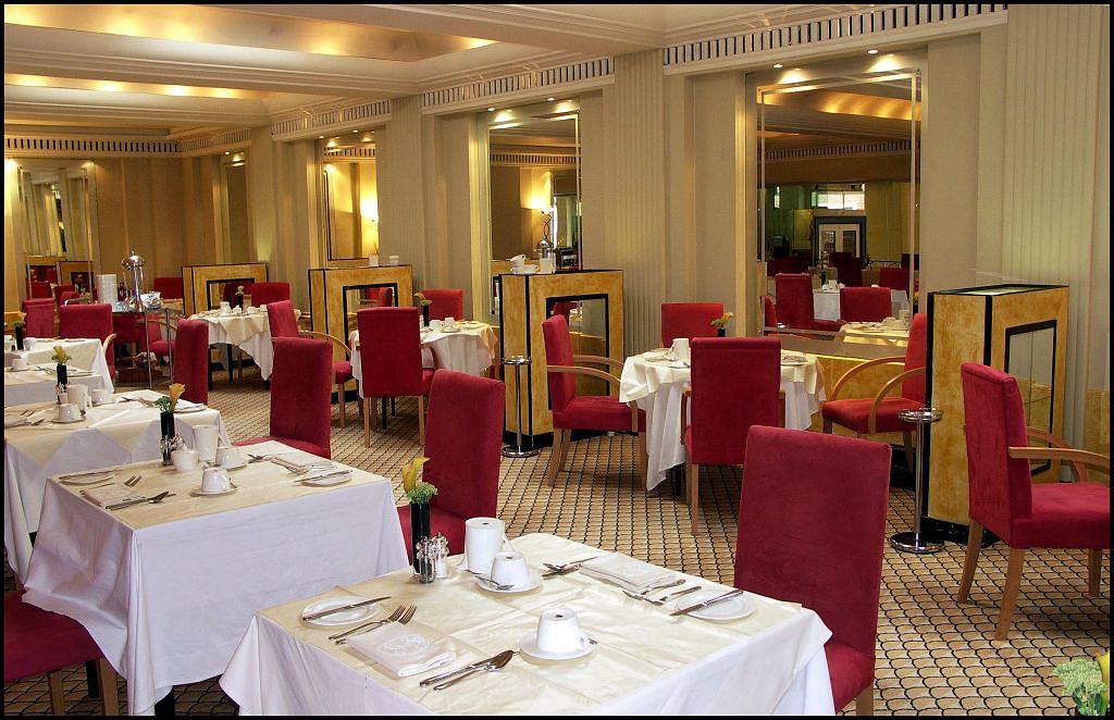 Dining Room The Landsdowne Club